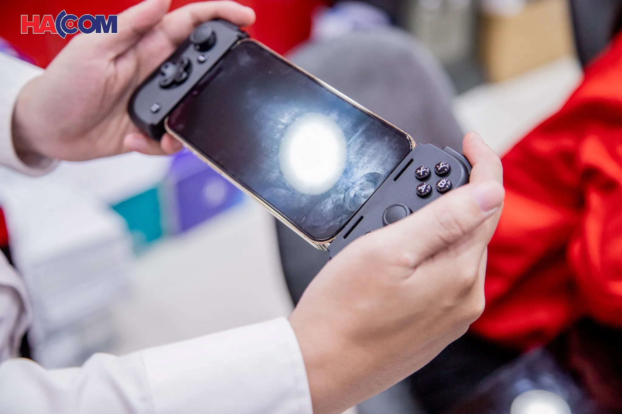 Tay cầm điện thoại Razer Kishi V2-Gaming Controller for iPhone_RZ06-04190100-R3M1 thumb 5